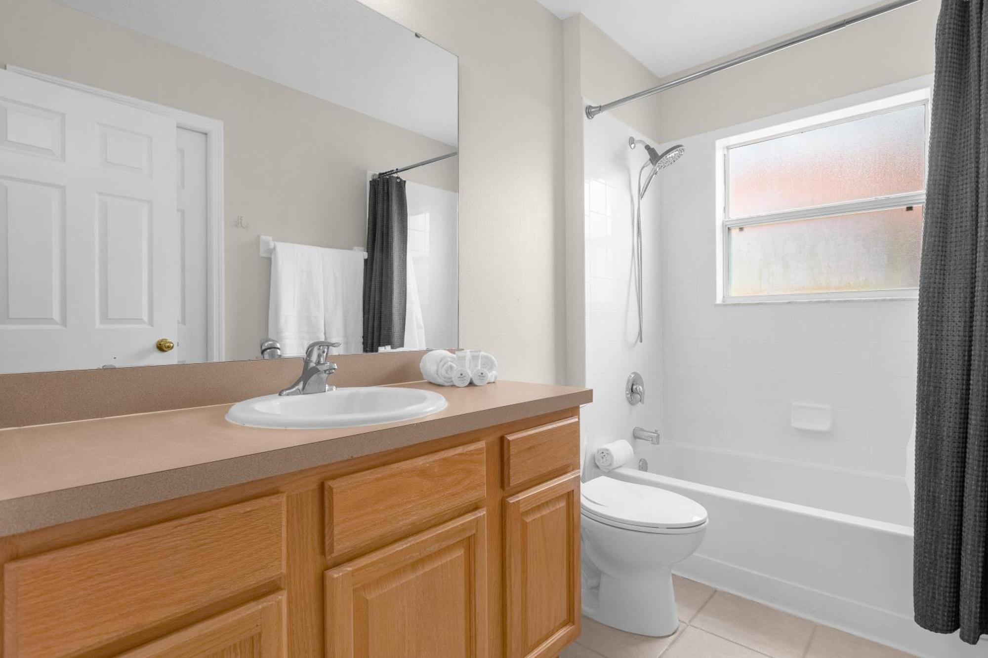 Large Spacious Home W Private Pool & Hot Tub ダベンポート エクステリア 写真