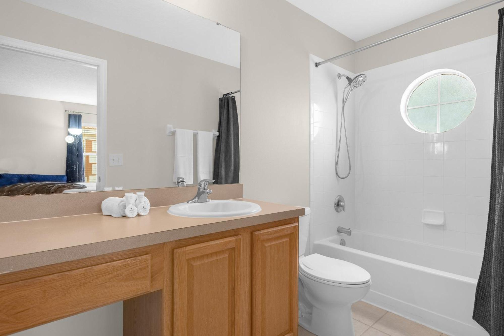 Large Spacious Home W Private Pool & Hot Tub ダベンポート エクステリア 写真