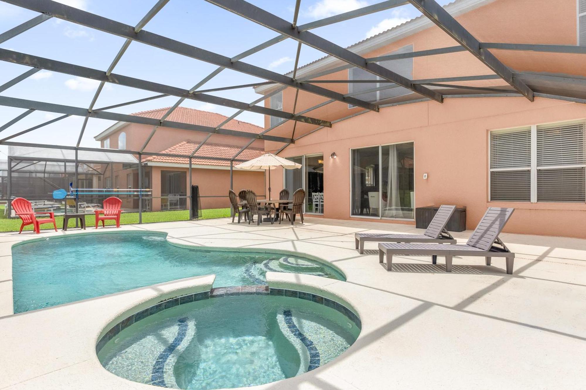 Large Spacious Home W Private Pool & Hot Tub ダベンポート エクステリア 写真